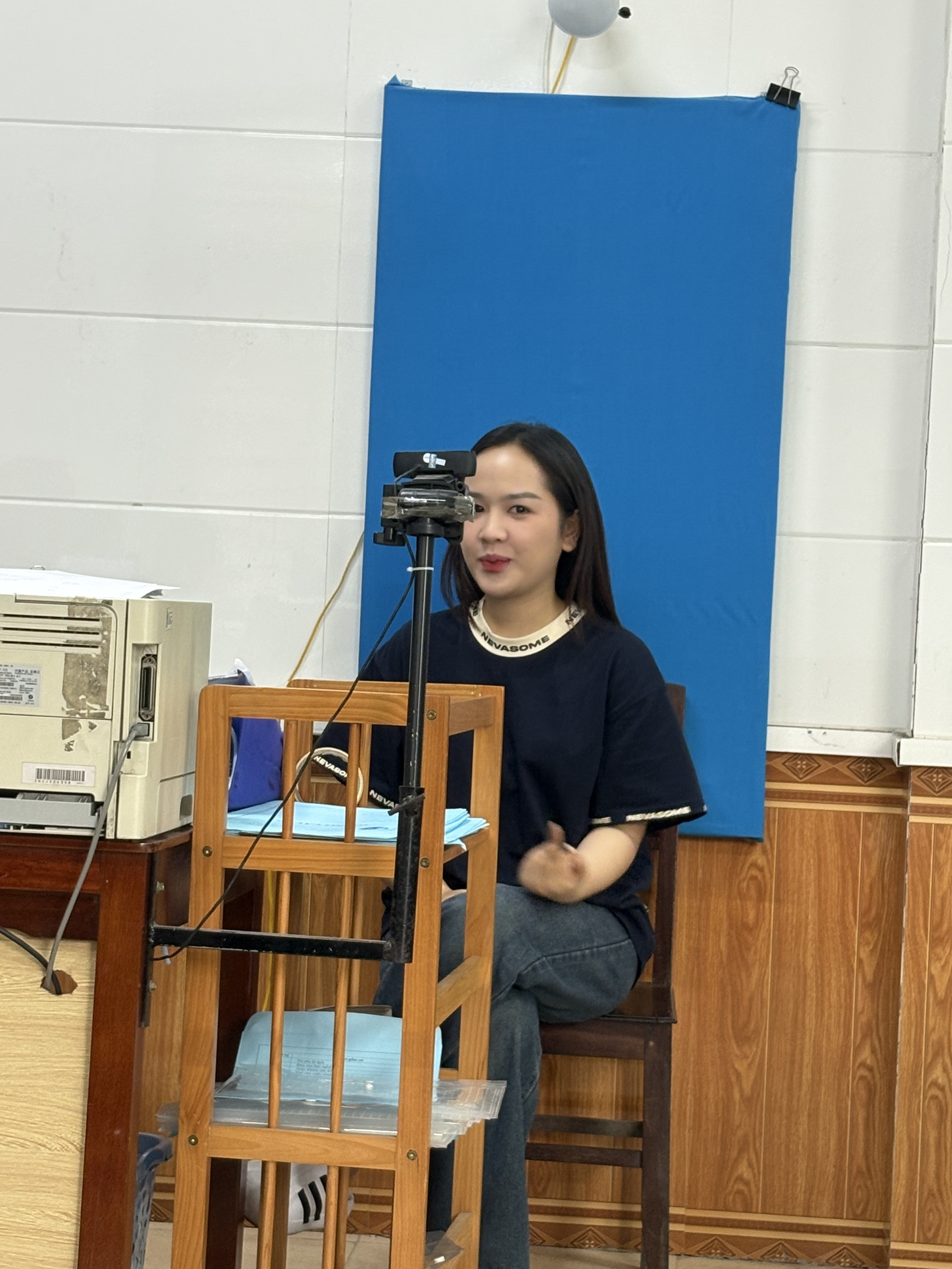 Chở Bảo Ly đi đăng ký học bằng lái xe